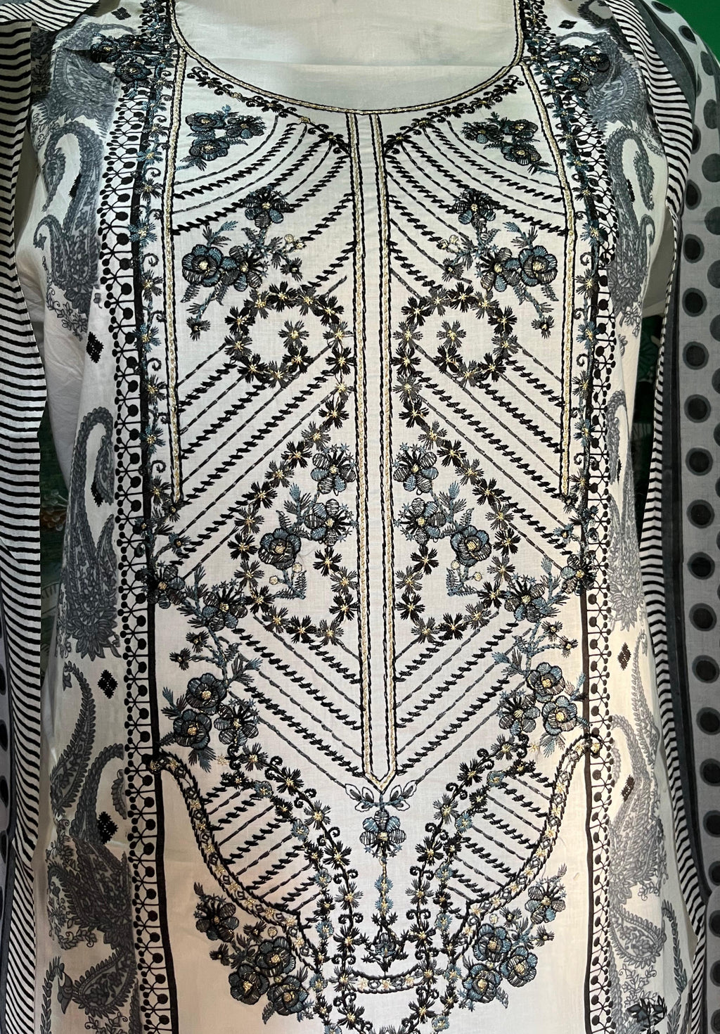 Elegant Lawn Cotton Embroidered Suit